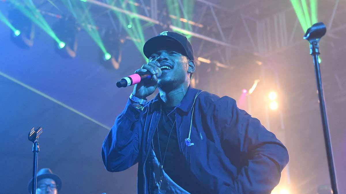 An image of Chance the Rapper performing.